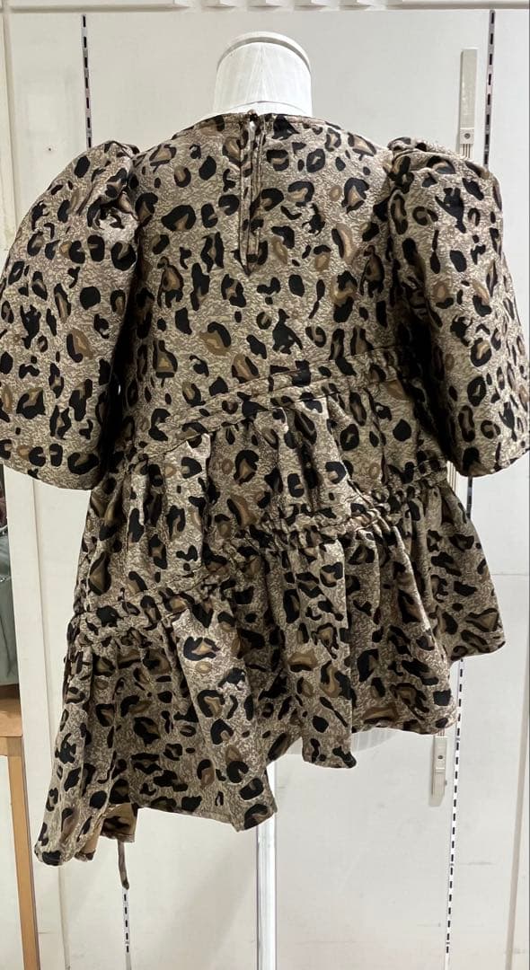 be ttyさん専用ゴスペル　レオパード フリルパフスリーブトップス
