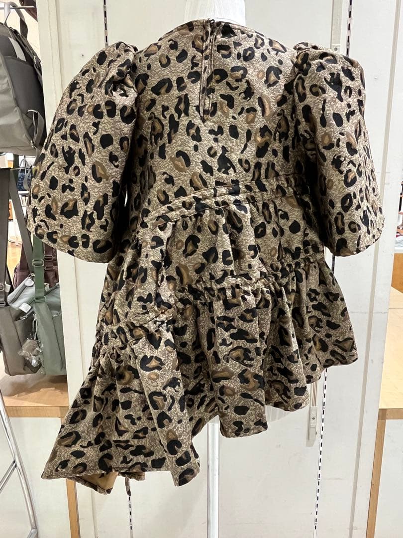 be ttyさん専用ゴスペル　レオパード フリルパフスリーブトップス