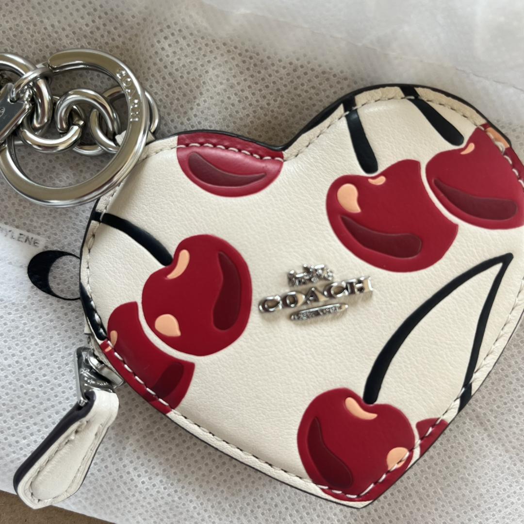 値下げ！COACH　かわいいクリスマス　チェリー　ハート　キーホルダー　新品