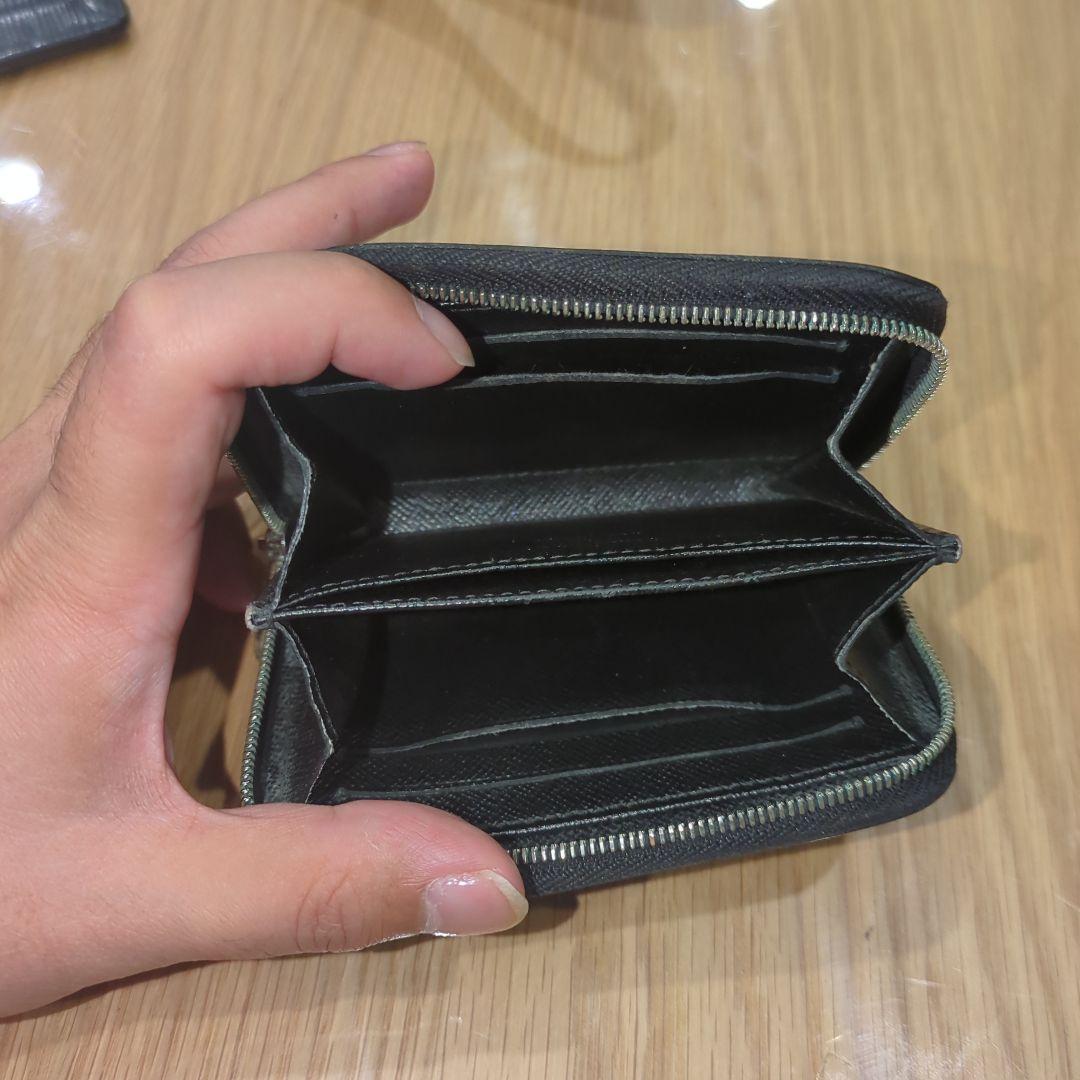 ルイヴィトン　エピの小銭入れ 買った時は確か５万くらい。 正規店で買ってます。
