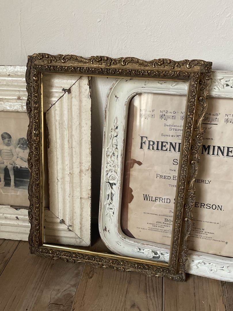 フランスアンティーク　額　レリーフ　フレーム　ゴールド　木製