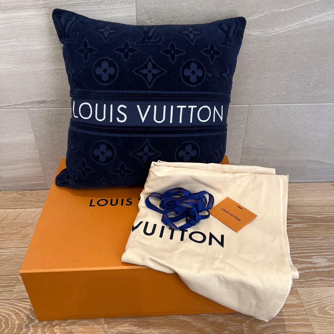 ナ*ル様 LOUIS VUITTON ネイビー クッション