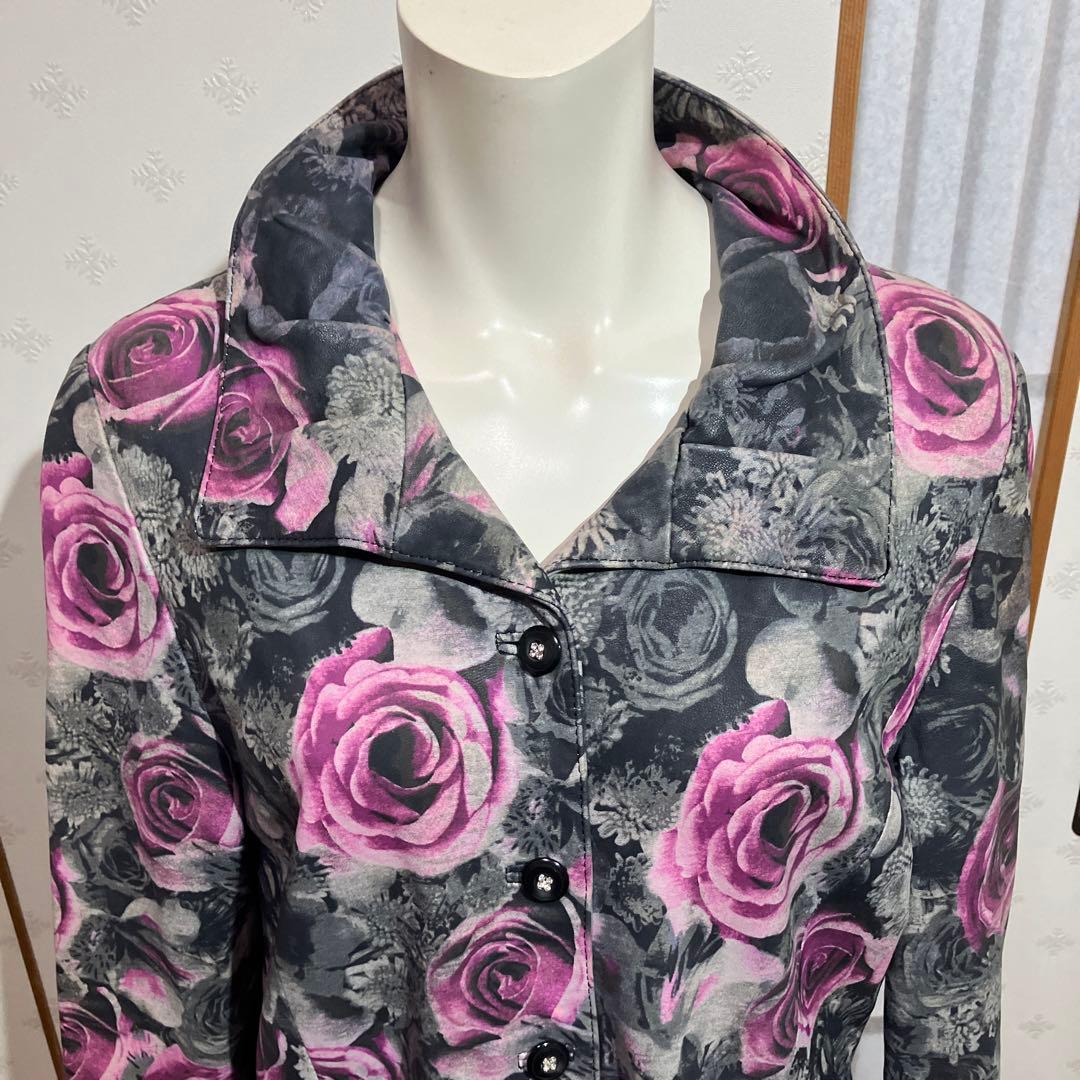 羊革　バラ柄ボタン付きコート グレー/ピンク　　　　ジャケット　フレア　薔薇
