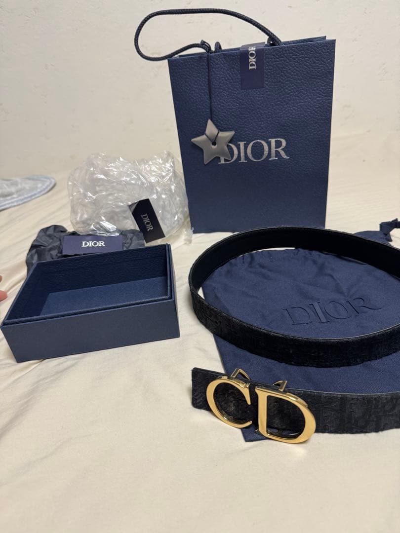 DIOR ブラックレザーベルト CDバックル付き