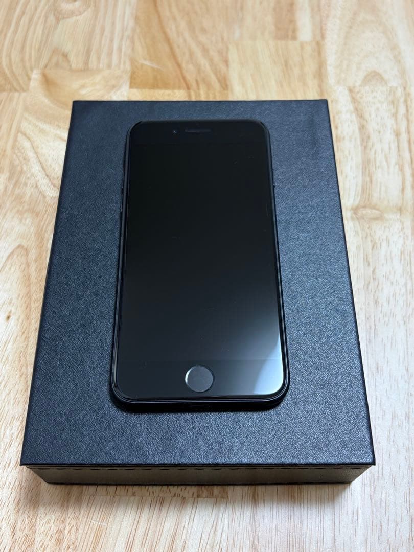 美品　iPhone SE 第二世代　④