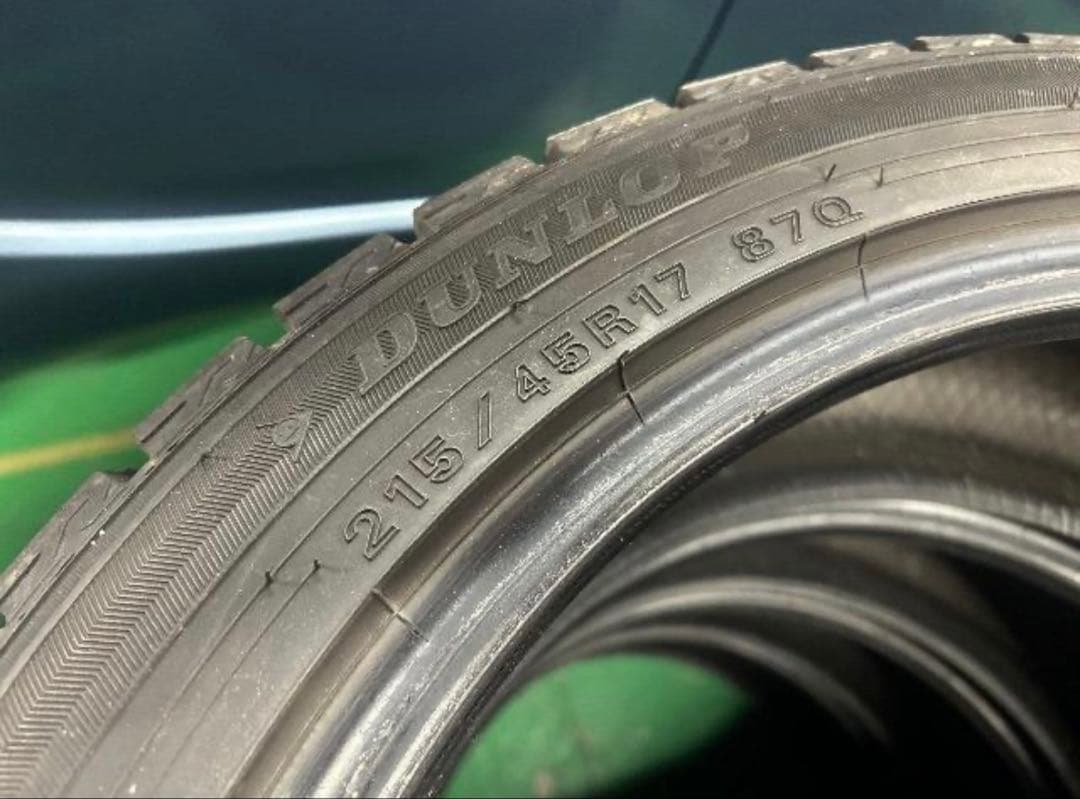 0092432)国産中古スタッドレスタイヤ4本セットダンロップ215/45R17