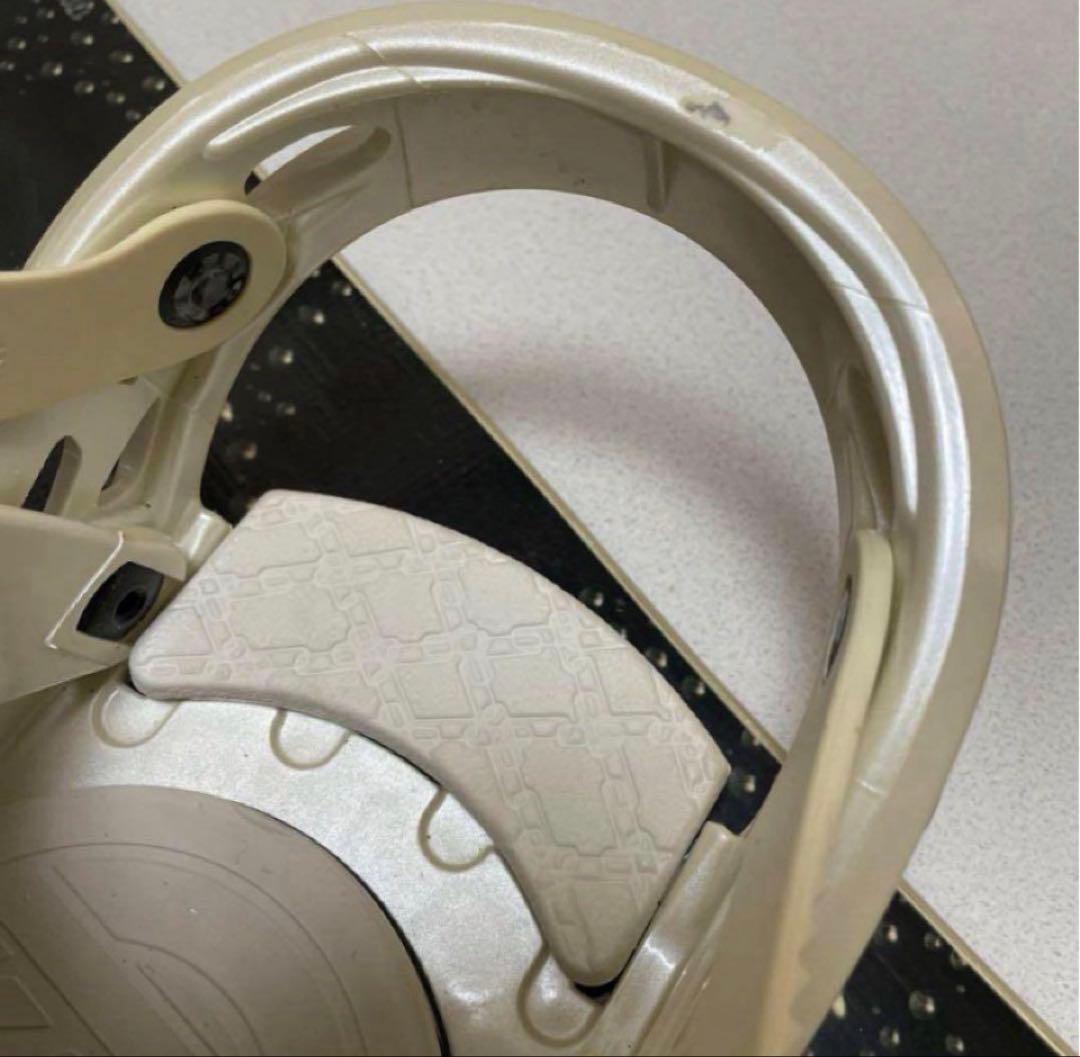 お正月特価‼️YESブラック系スノーボード FLUXホワイトバインディング