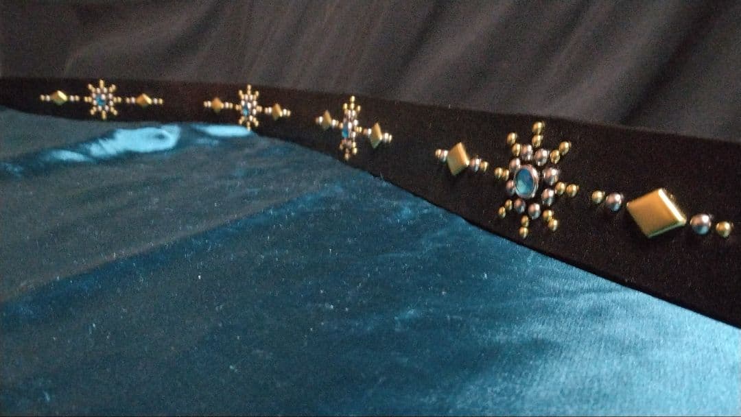 栃木レザー　スタッズブラック　ベルト　アクリル　アクアブルー