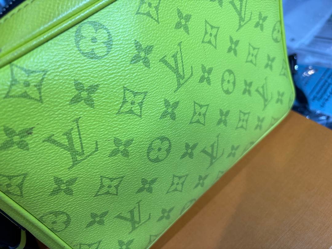 ルイヴィトン　タイガラマ　アウトドアメッセンジャーPM M30239