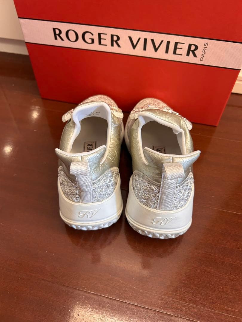 ROGER VIVIER シルバー スニーカ35
