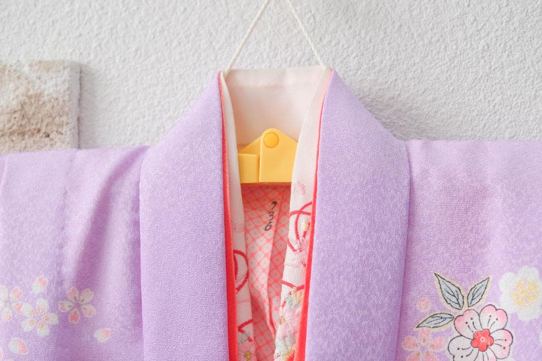 紫の花柄着物