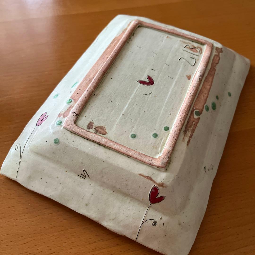 陶芸家　ケイトポムフレット　 手描き陶器プレート 家と花デザイン