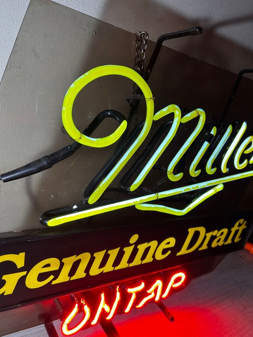 ミラー・ジェニュインドラフトのネオン管