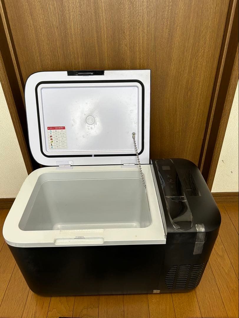車載冷蔵庫　２２Ｌ　接続ケーブル付き　　送料込み！家庭用コンセントケーブル付き