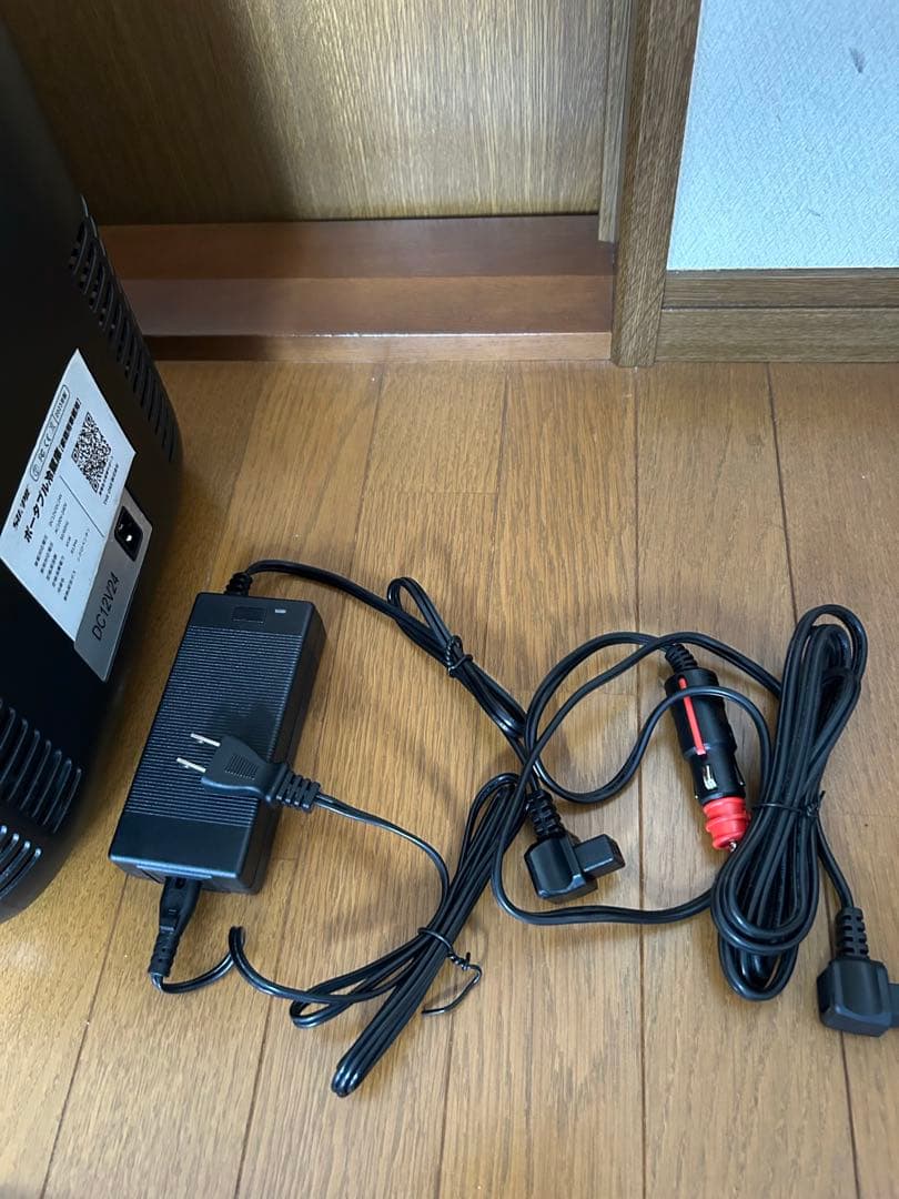 車載冷蔵庫　２２Ｌ　接続ケーブル付き　　送料込み！家庭用コンセントケーブル付き