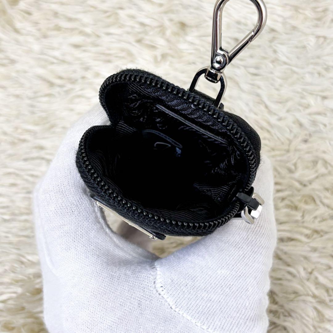 【新品同様】プラダ Re-Nylon ポーチ トライアングルロゴ ブラック 黒