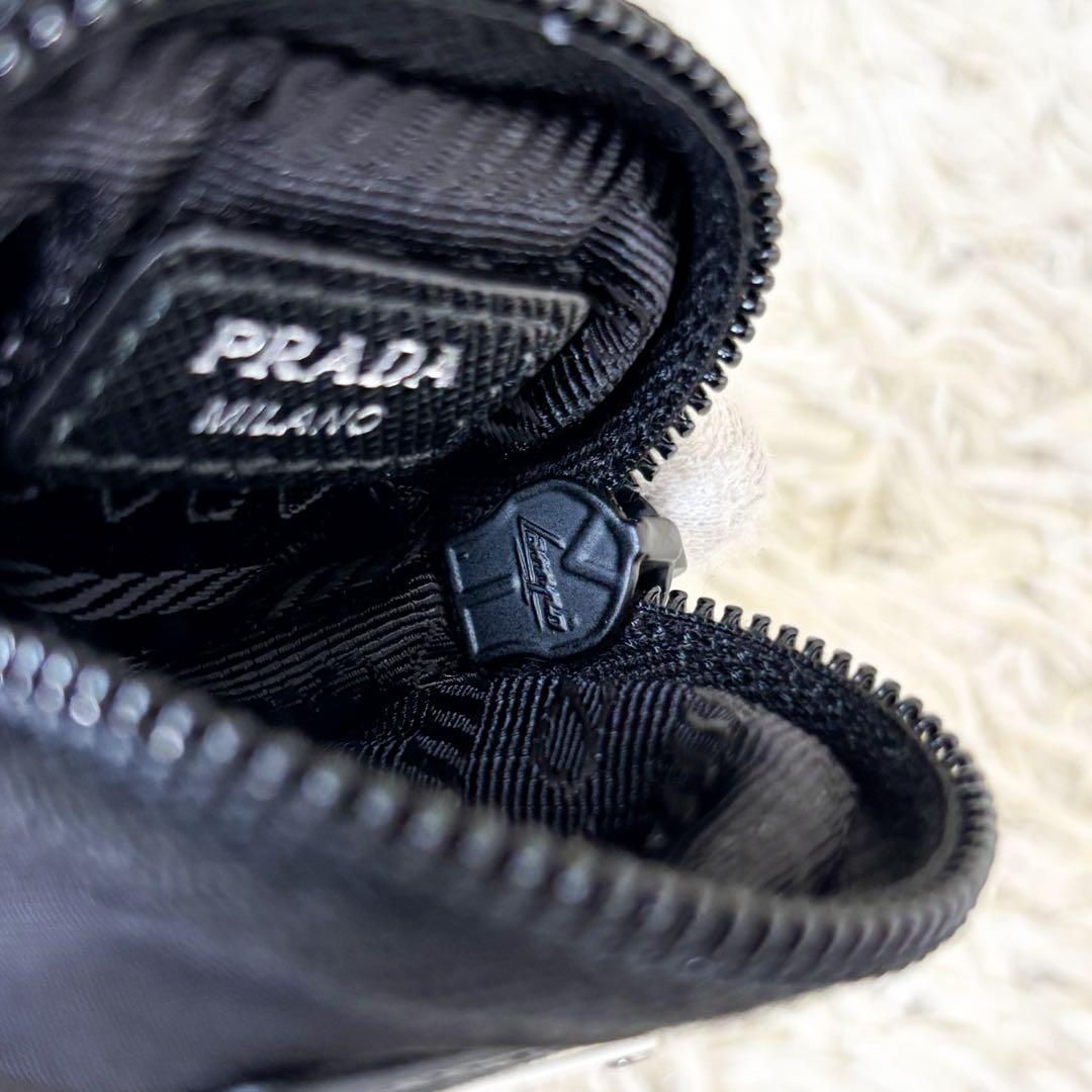 【新品同様】プラダ Re-Nylon ポーチ トライアングルロゴ ブラック 黒