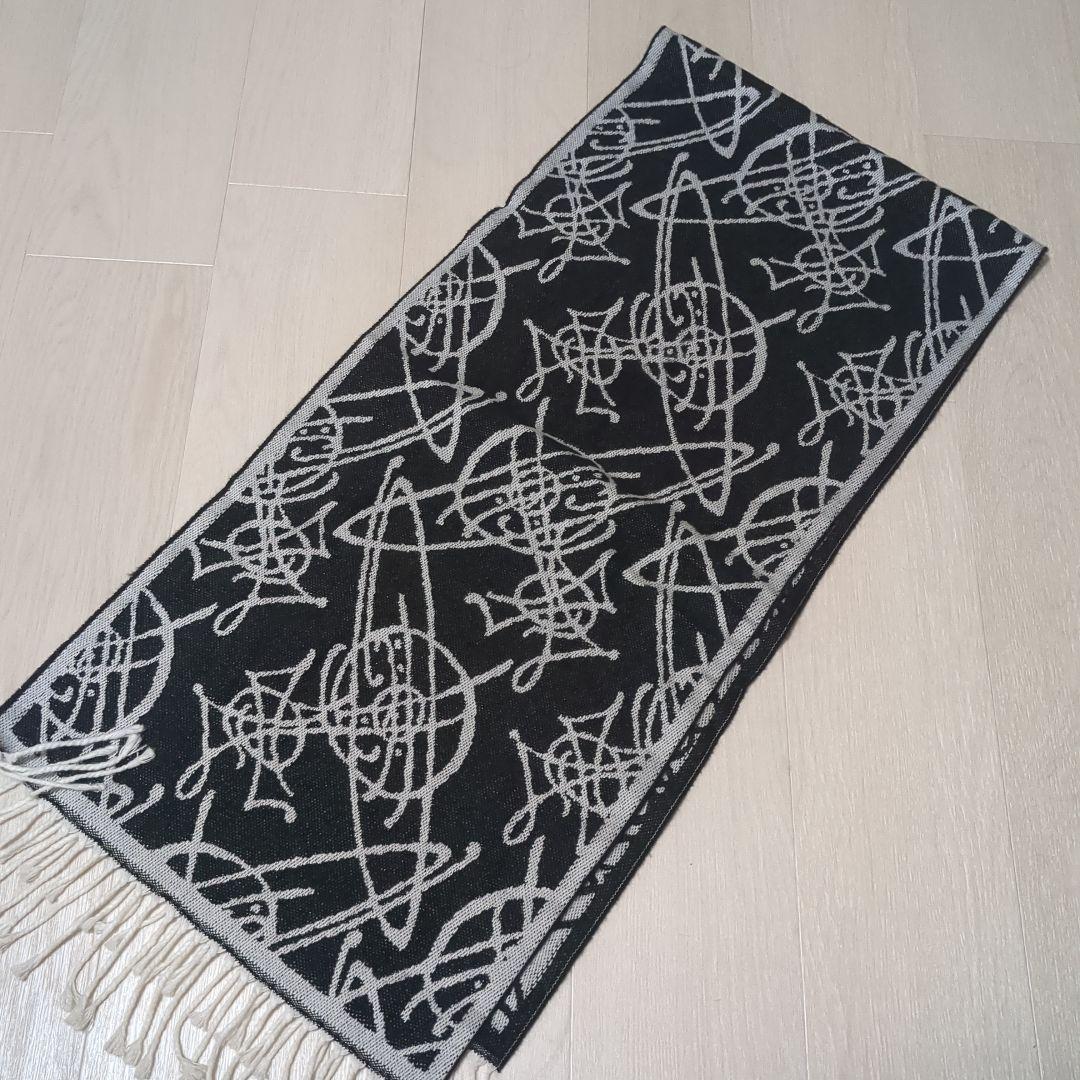 【美品】Vivienne Westwood マフラーオーブ総柄　黒白クリスマス冬