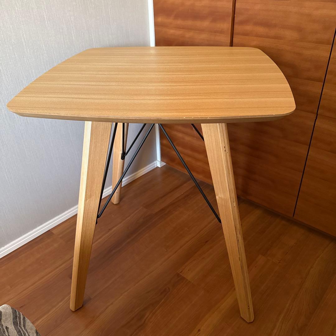 木製カフェテーブル シンプルデザイン　一人暮らし