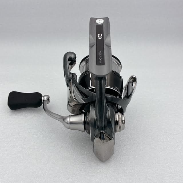 【美品】ダイワ 24ルビアス LT2500S-XH スピニングリール