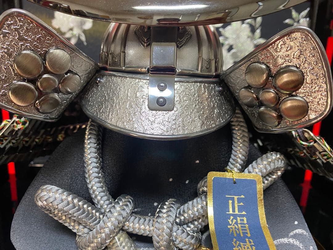 伊達政宗　五月人形　シルバー兜飾り収納セット　正絹糸　アウトレット