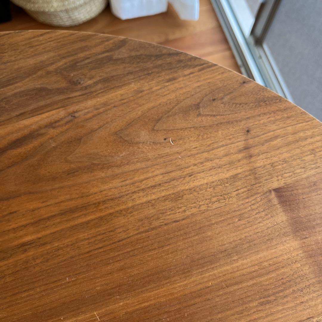 グリニッチの無垢材カフェテーブル（70）です