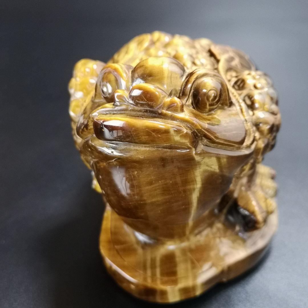 A18.宝石品質の三本足の蛙（金蟾）　三脚蛙　虎目石　タイガーアイ　珍品　天然石