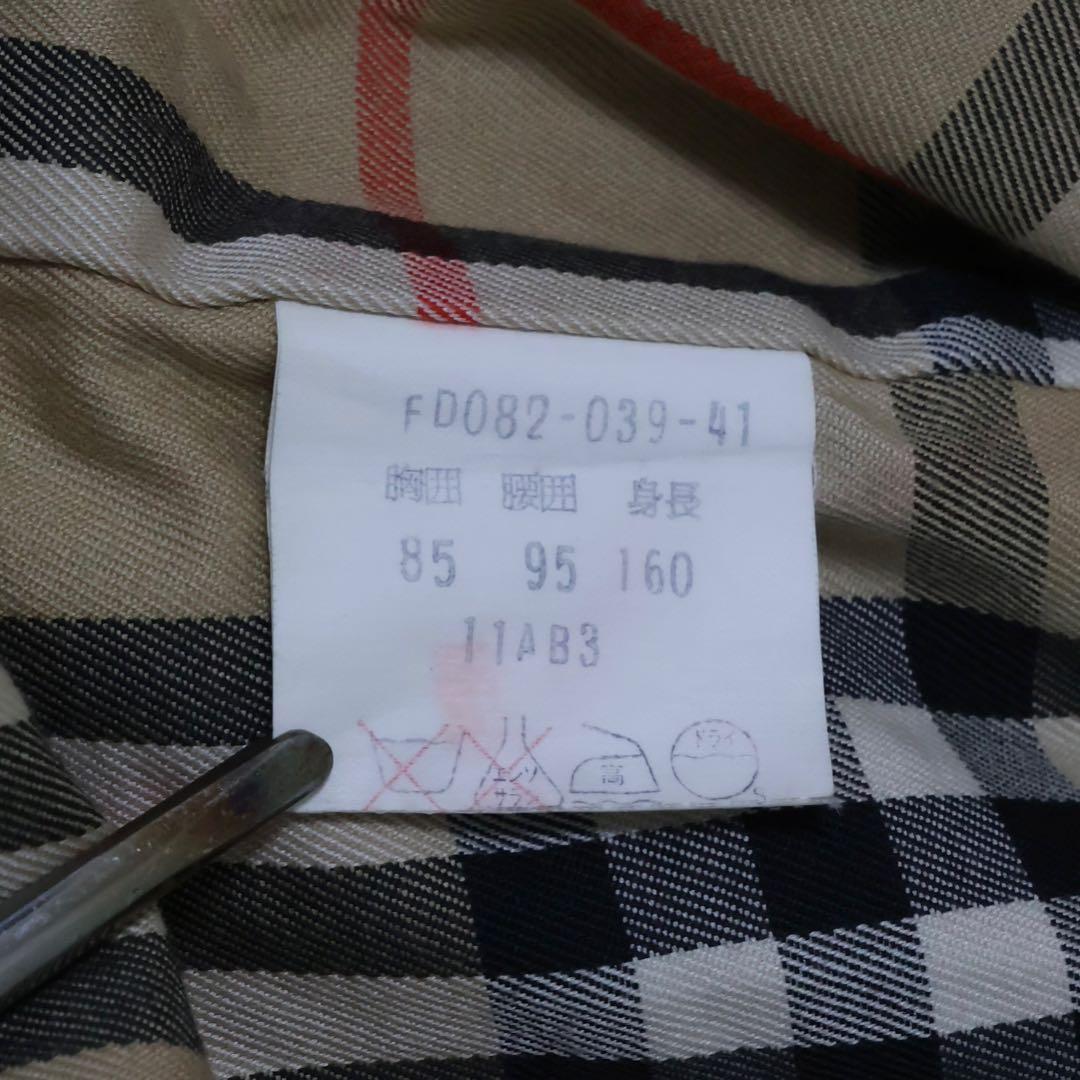 ベージュ ダブルブレスト トレンチコート