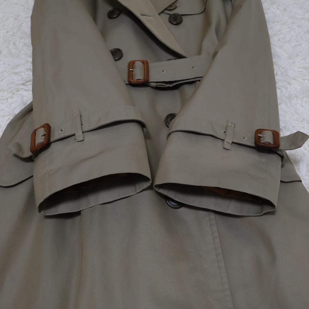 ベージュ ダブルブレスト トレンチコート