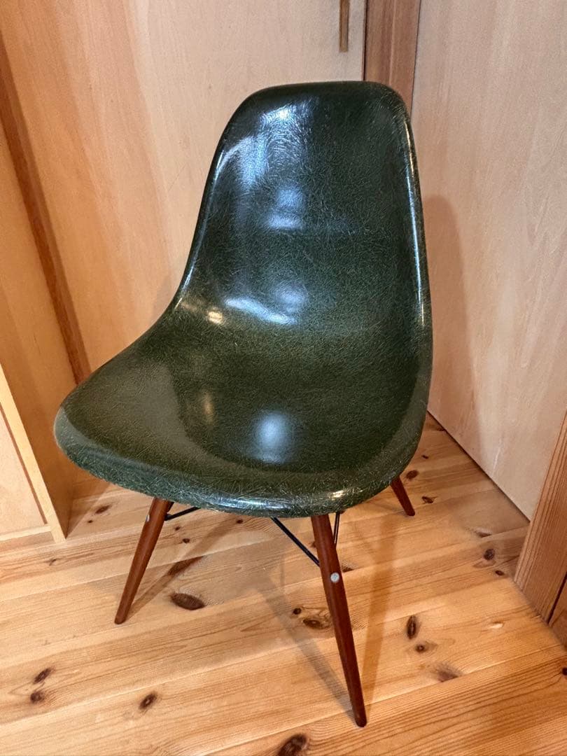 TO27 ハーマンミラー　イームズチェア　サイドシェル