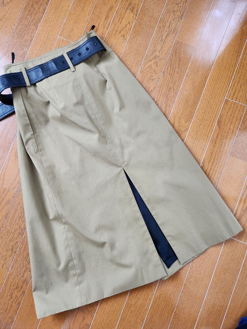 CELINE　レザーベルト付きスカート