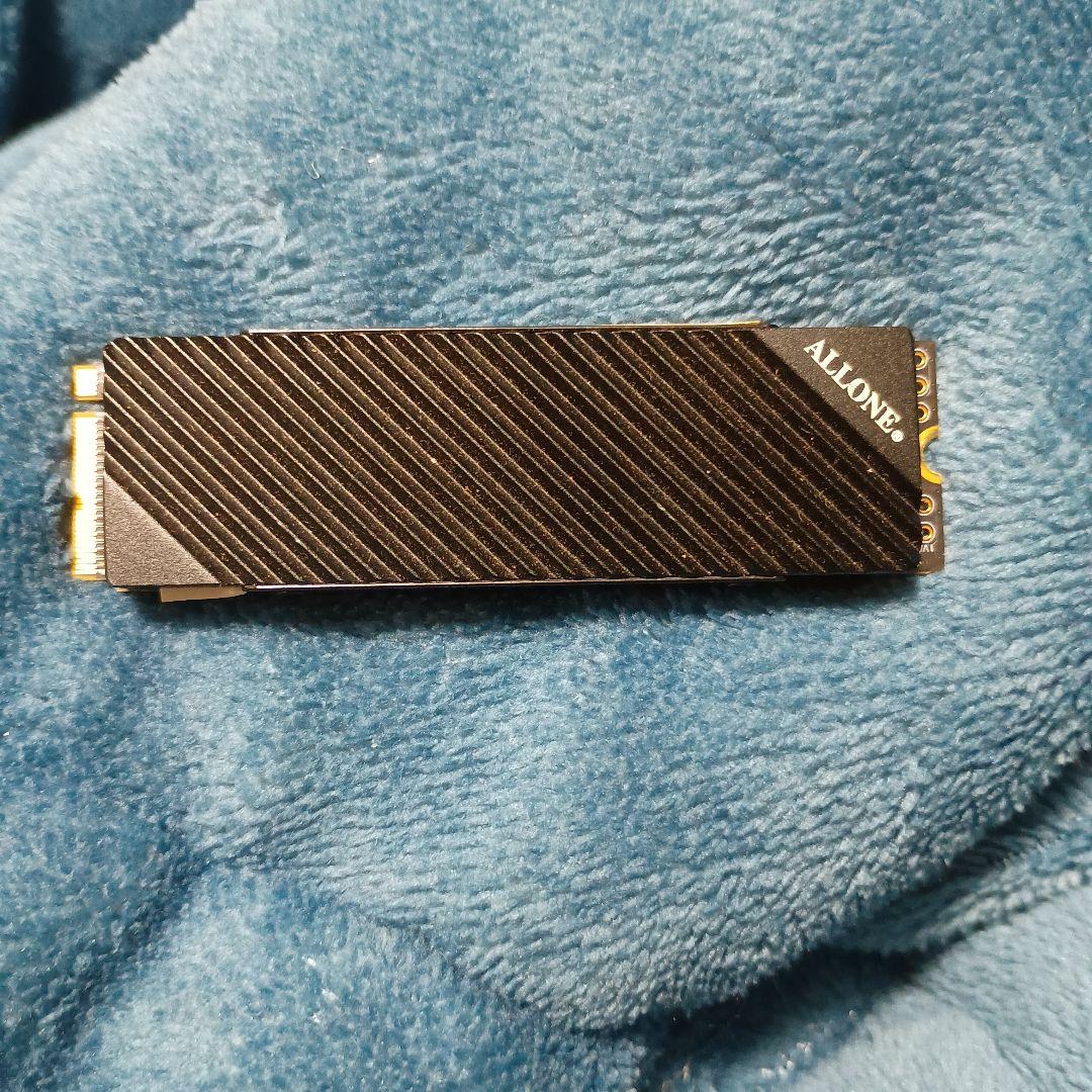 2TB M.2 NVMe SSD (ヒートシンク付き)