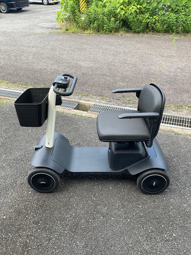 WHILL Model S シニアカー　セニアカー　電動車椅子