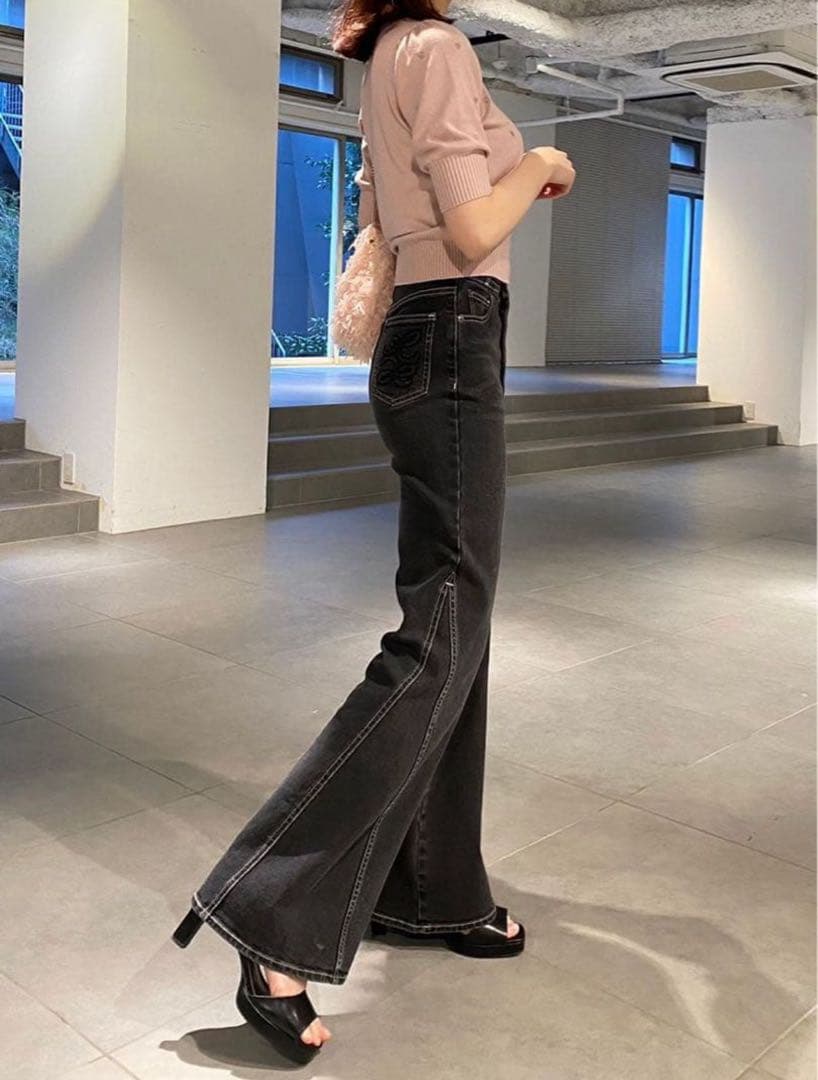 【美品】snidel スナイデル　ストレッチフレアデニムパンツ　ブラック　00