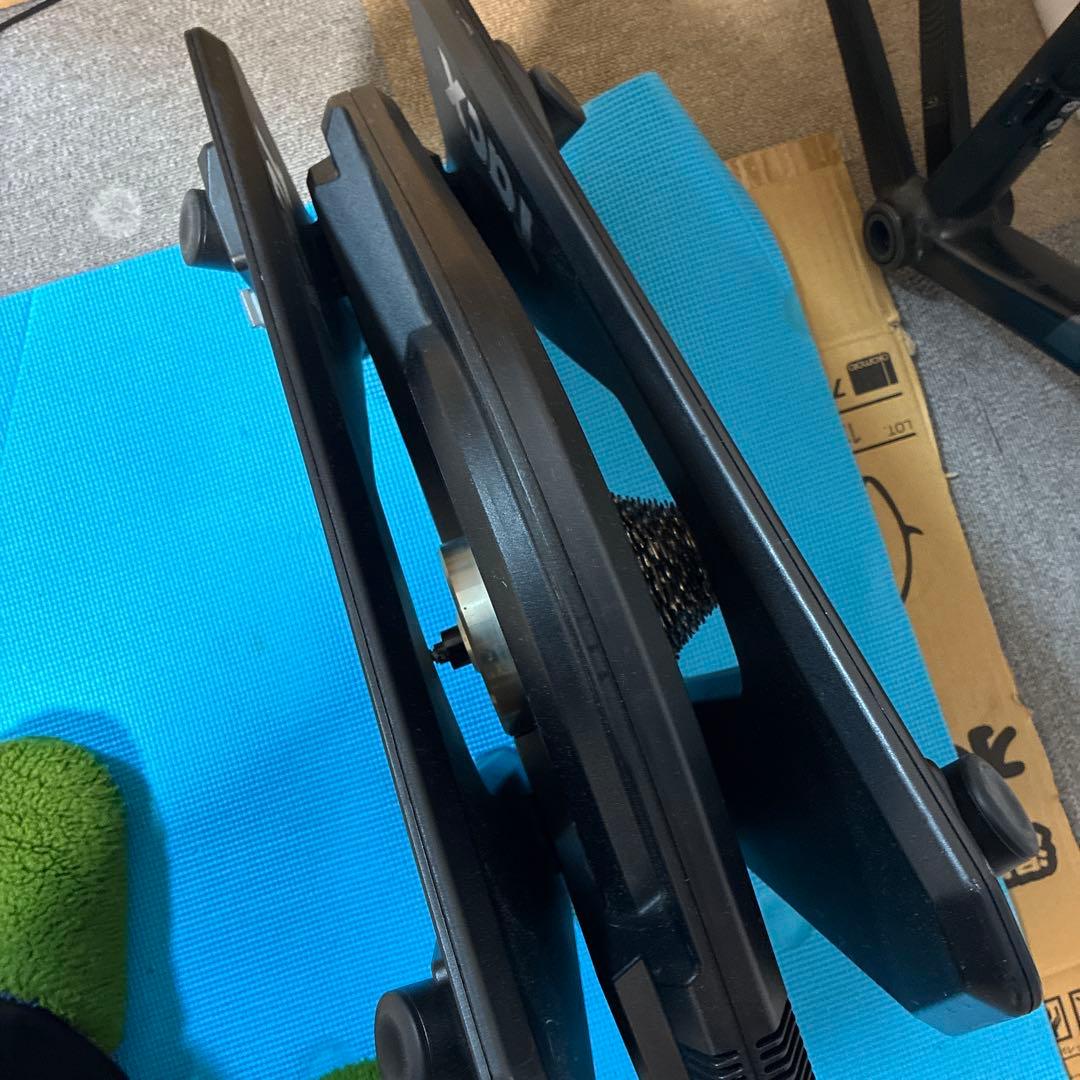 Tacx スマートトレーナー　前輪用スタンド付き