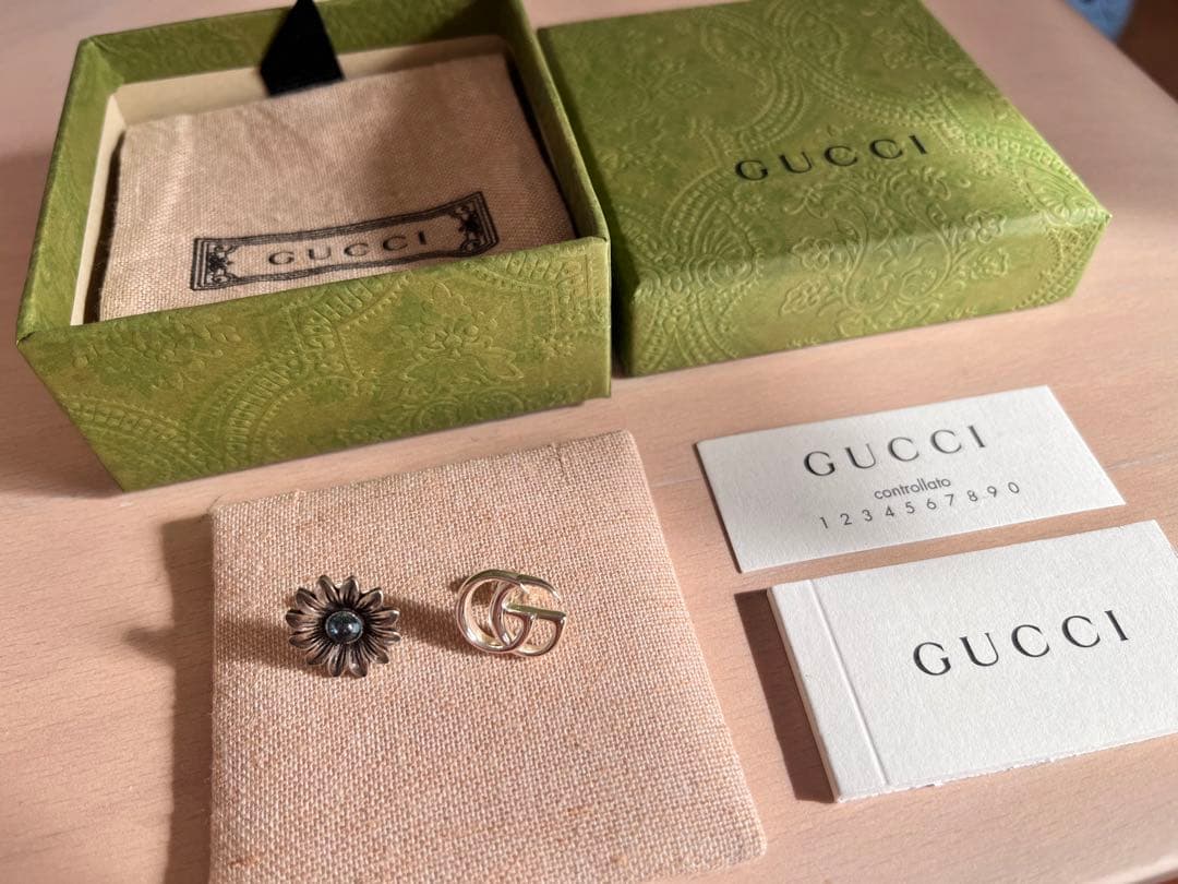 GUCCI フラワースタッズピアス シルバー