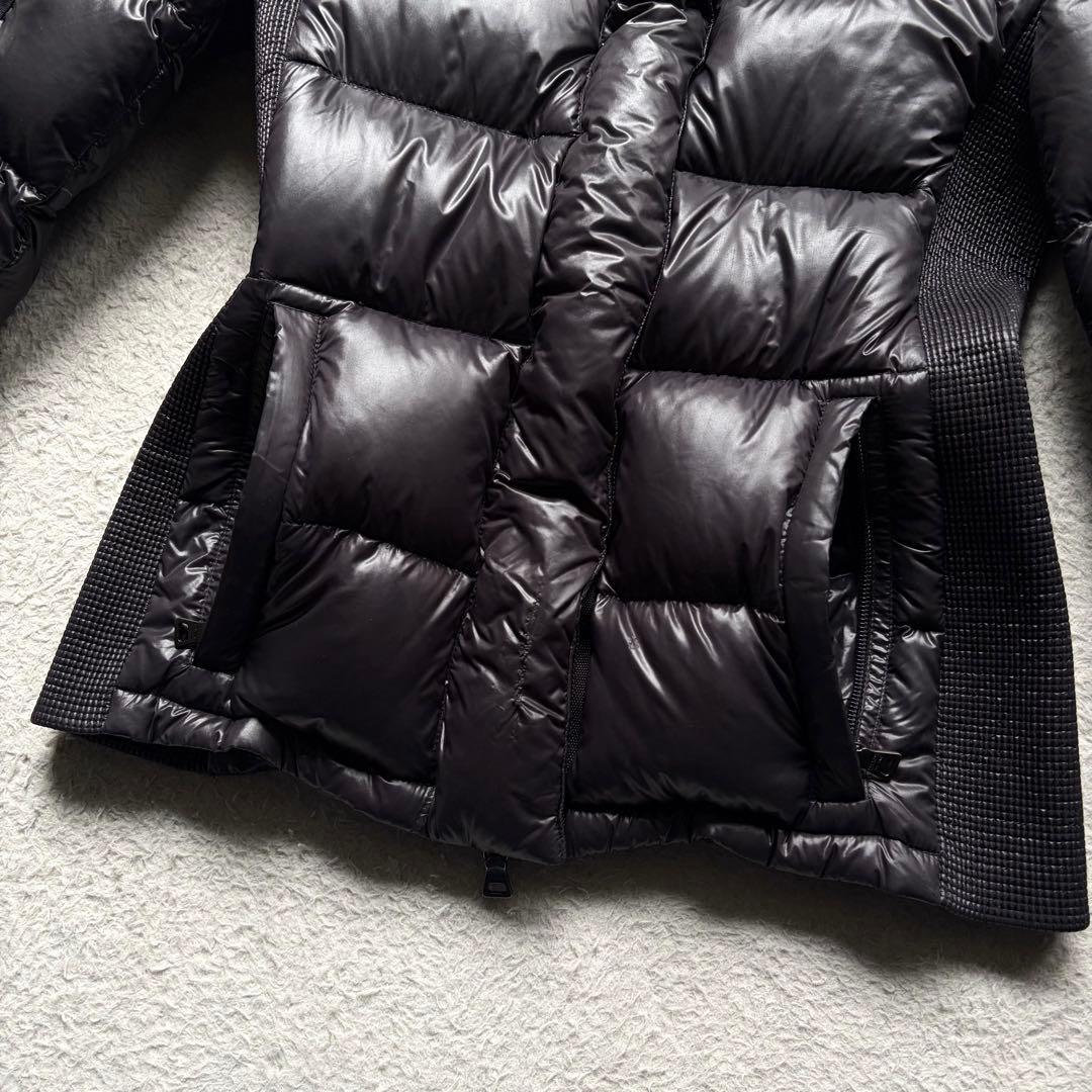 PRADA プラダ ダウンジャケット 三角ロゴ金具 ブラック 袖ライン ブラック