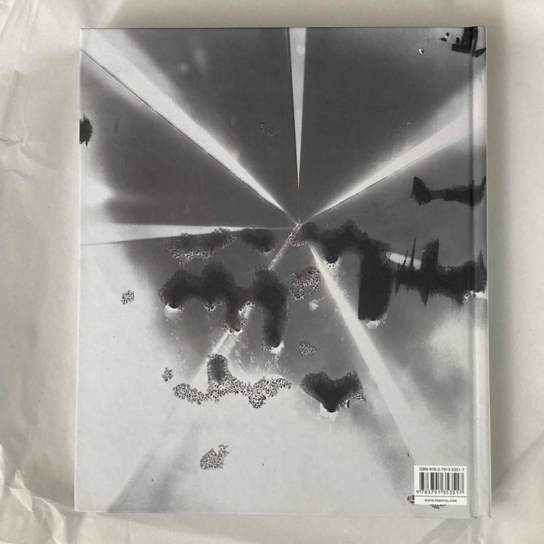 WHAT IS A Photograph? ハードカバー アート 洋書 英語版