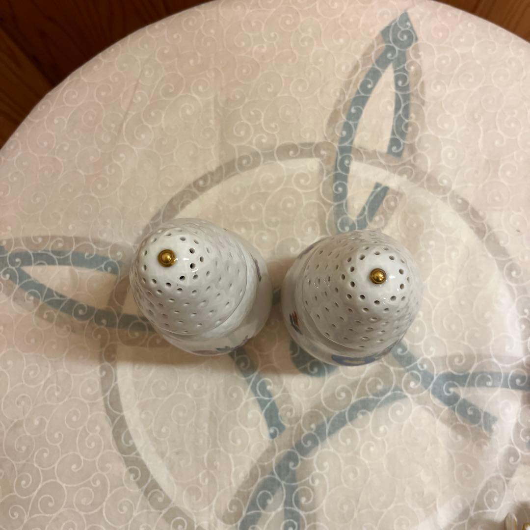   花柄Salt and pepper ２個