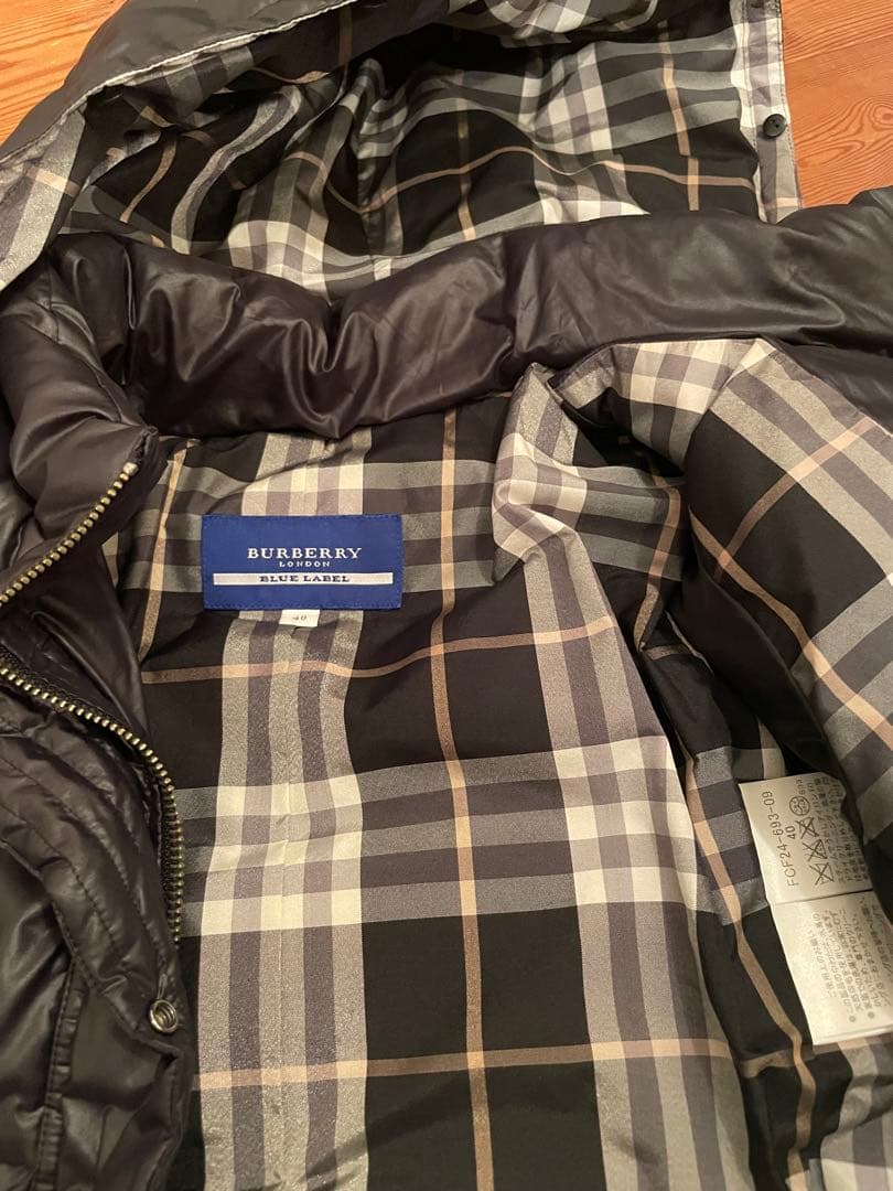 【ミンティー】BURBERRY ブラックダウンジャケット フード付き