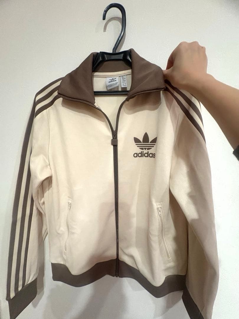 adidas クラシックトラックトップス