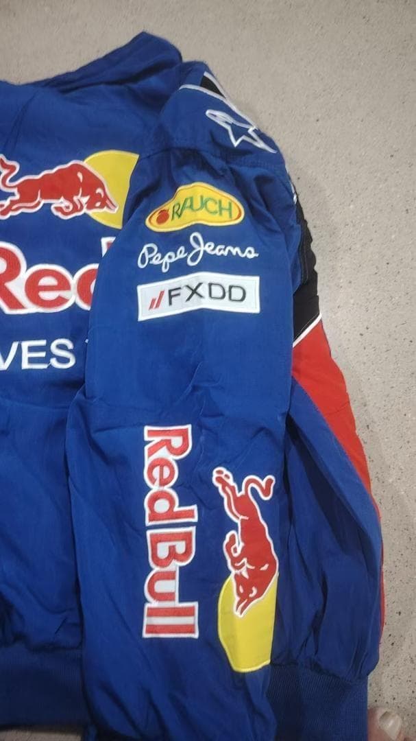 新品 RED BULL INFINITI 刺繍中綿 F1レーシングジャケットB7