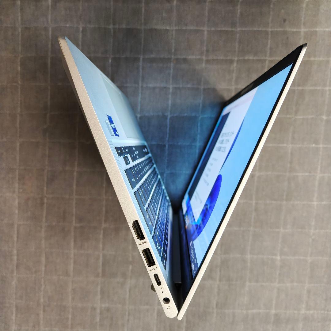 2023年8月 日本製 超美品 HP 爆速 13世代i7 32GB 512GB