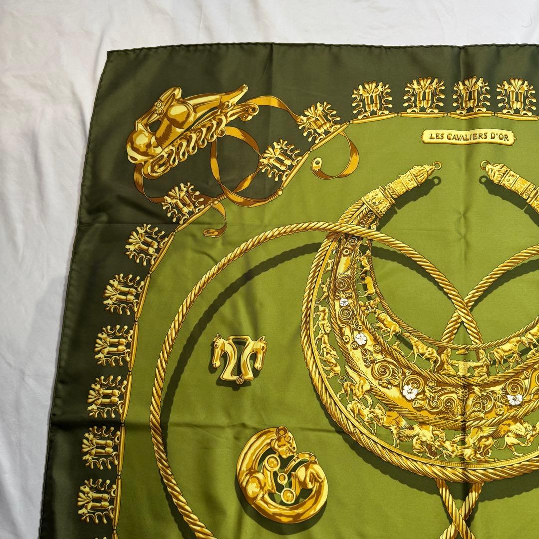 HERMÈSカレ90LES CAVALIERS D’OR 黄金の騎士スカーフ