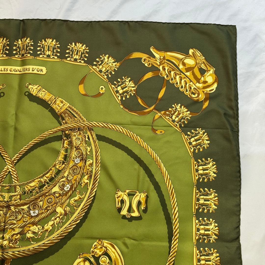 HERMÈSカレ90LES CAVALIERS D’OR 黄金の騎士スカーフ