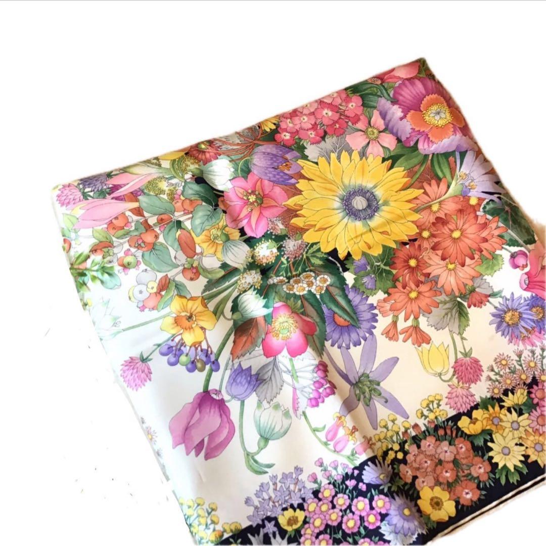 グッチ　GUCCI フローラ　シルクスカーフ オールドグッチ　ビンテージ　花柄
