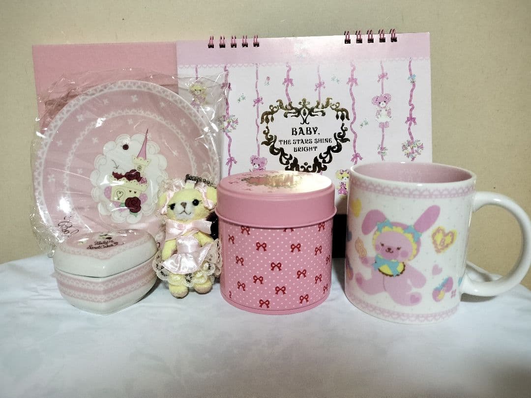 ひ*の様 BABYノベルティなかよしくみゃちゃん　ストラップなど食器マグカップ