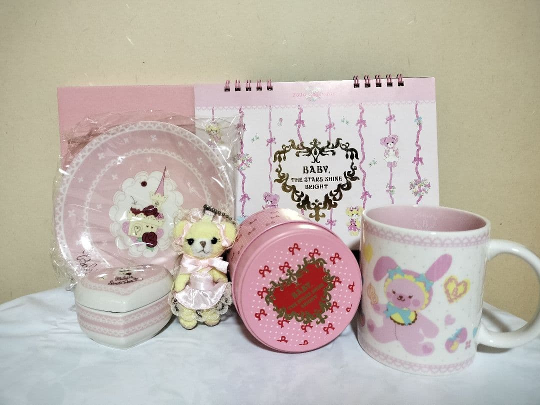 ひ*の様 BABYノベルティなかよしくみゃちゃん　ストラップなど食器マグカップ