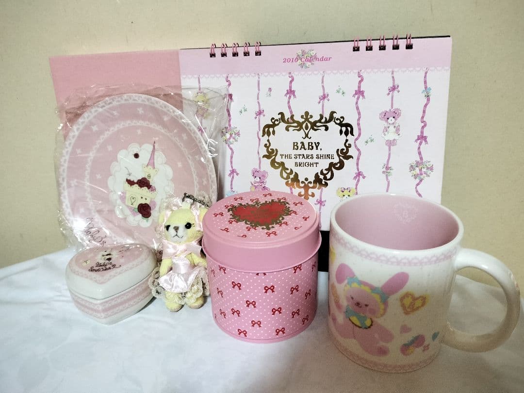 ひ*の様 BABYノベルティなかよしくみゃちゃん　ストラップなど食器マグカップ
