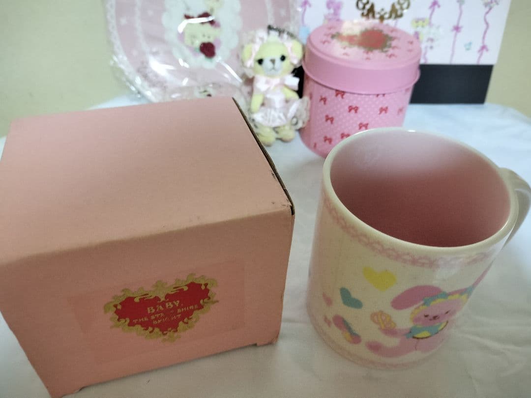 ひ*の様 BABYノベルティなかよしくみゃちゃん　ストラップなど食器マグカップ